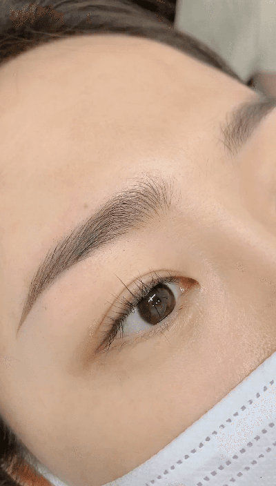 女性の眉 · コンボ 施術写真