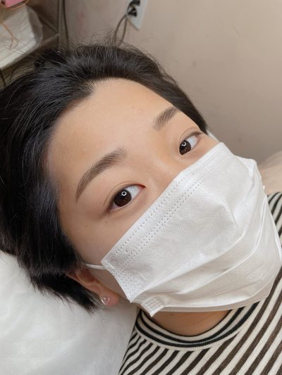 女性の眉 · ヘアストローク 施術後
