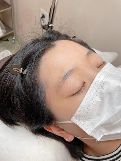 女性の眉 · ヘアストローク 施術前