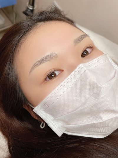 女性の眉 · 自然眉 施術後