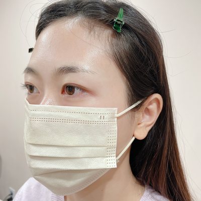 女性の眉 · 自然眉 施術前