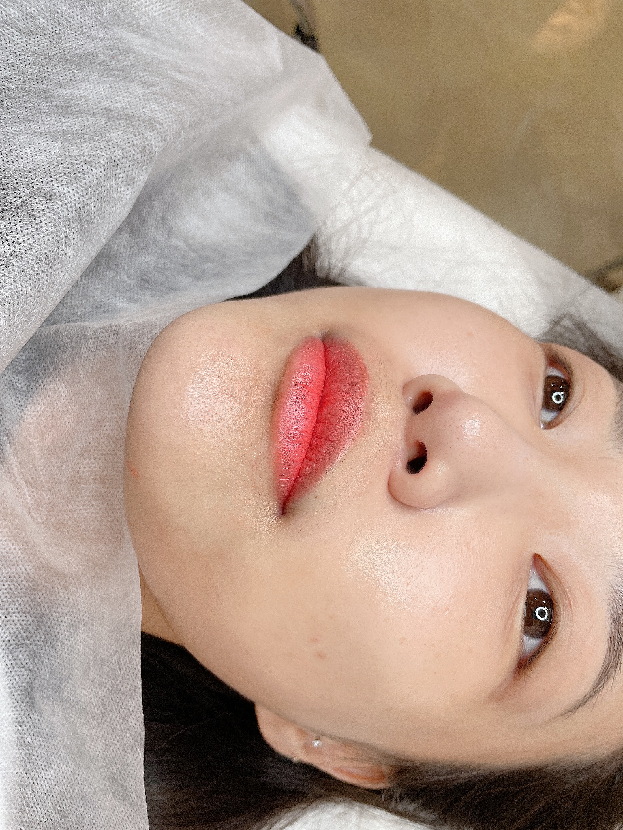 어보브나인 틴트 after